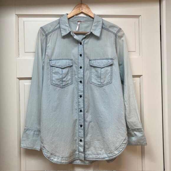 Free People 100% Cotton light blue button down size S - Picture 2 of 7